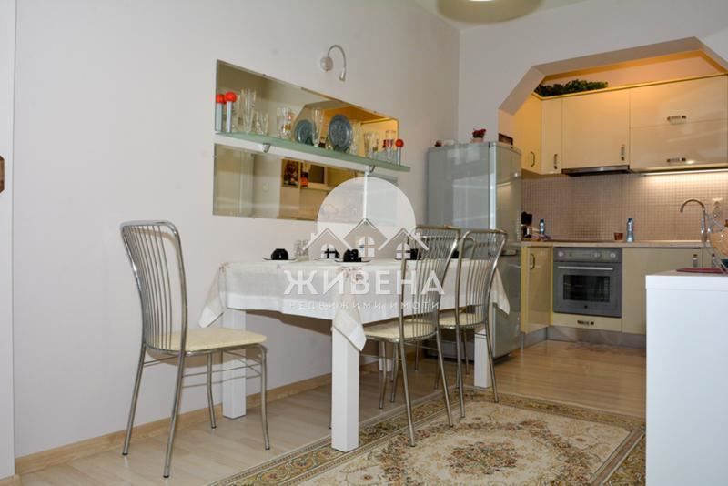 Продава се Четиристаен апартамент в Варна, ВИНС - 147 кв.м за 1939 €/кв.м - Снимка #2
