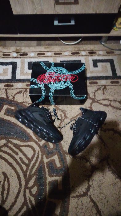 Versace chain reaction black