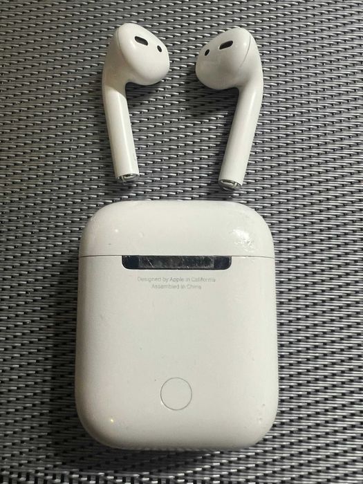 AirPods 2 with Charging Case Lightning - Originale Apple
