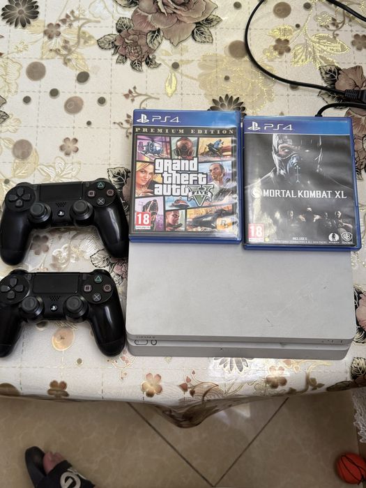 Vand playstation 4 slim