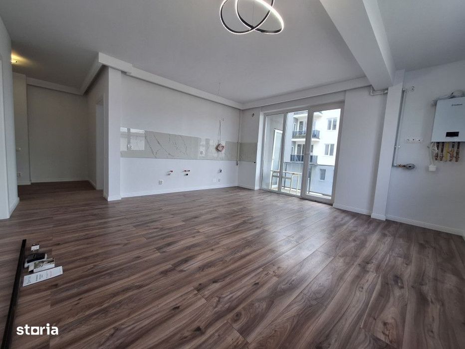 Apartament cu 3 camere, 60 mp, balcon, zona VIVO