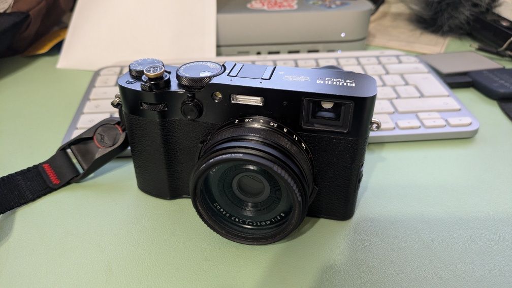 Fujifilm x100vi на 900 кадъра, закупен преди 4-5 несеца с гаранция