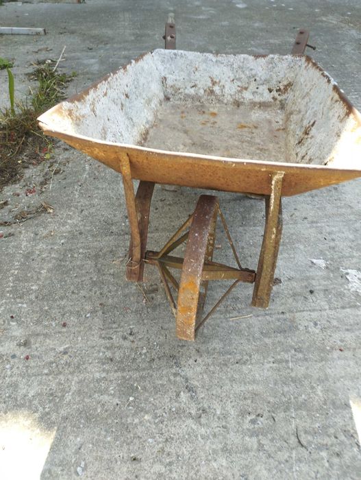 Ръчна строителна ( градинска  } количка