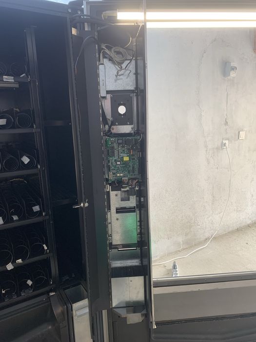 Вендинг автомат/машина FAS 1050 рециклирана