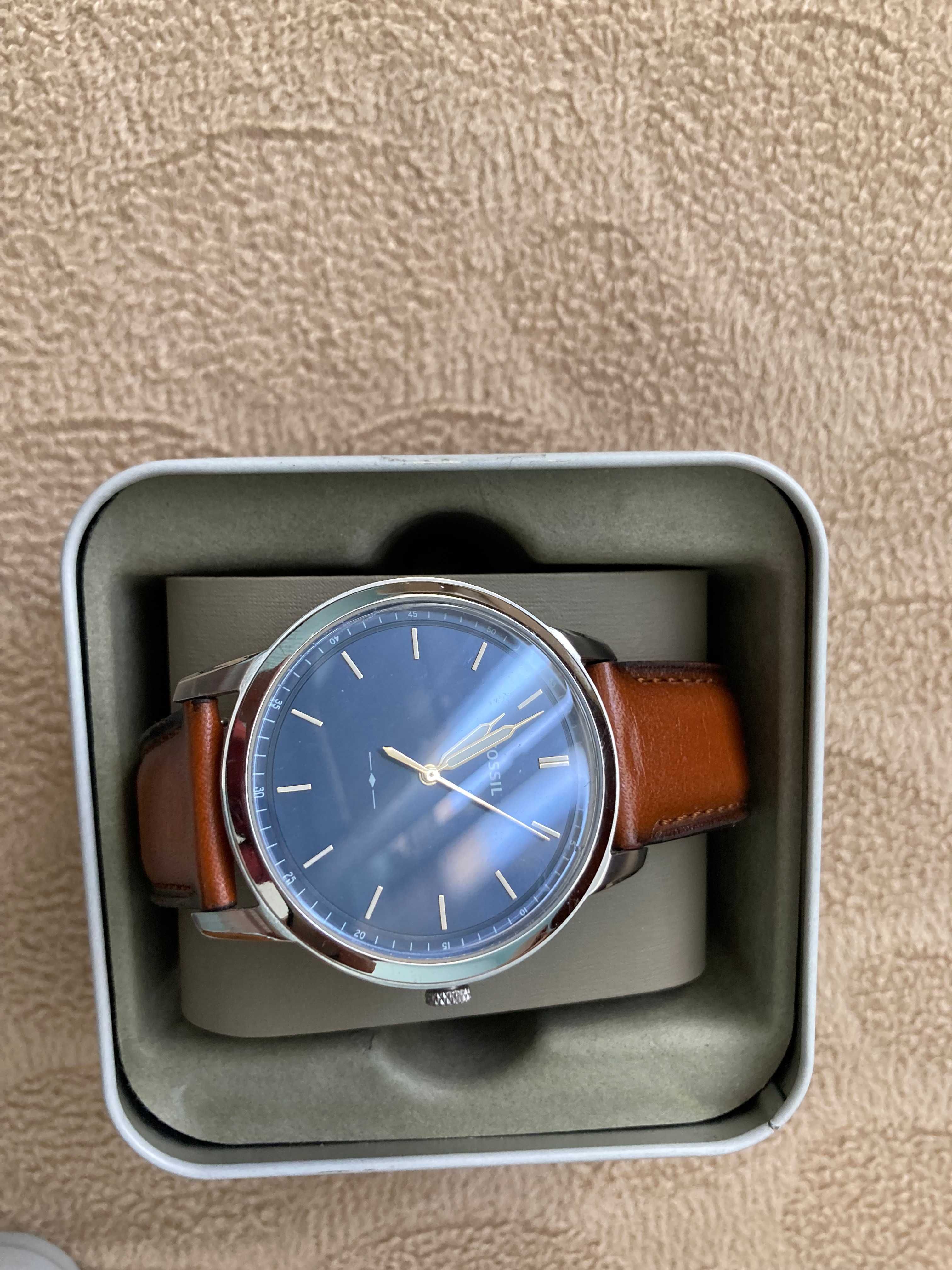 Fossil Часовник The Minimalist в сребристо и кафяво