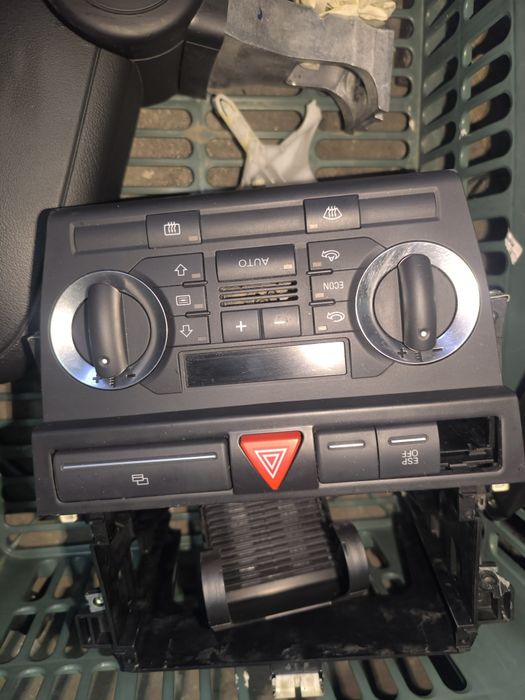 Panou clima / Buton avarii / Aeroterma habitaclu Audi A3 8P