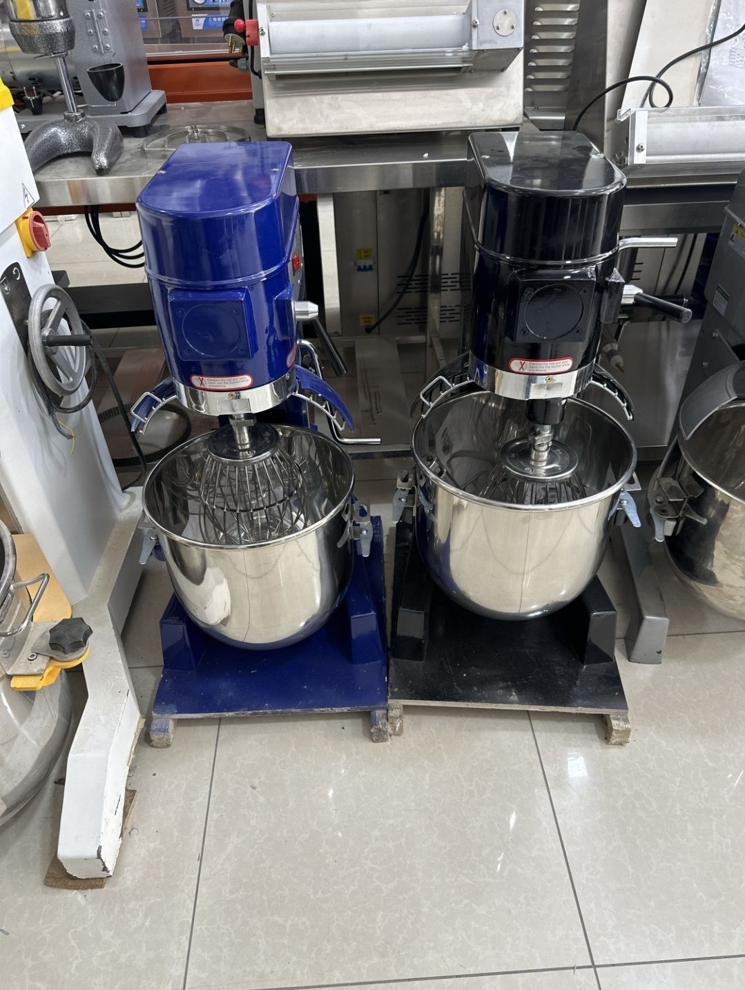 Mixer 30litir yangi model 1 yil garantiya beramiz mekser