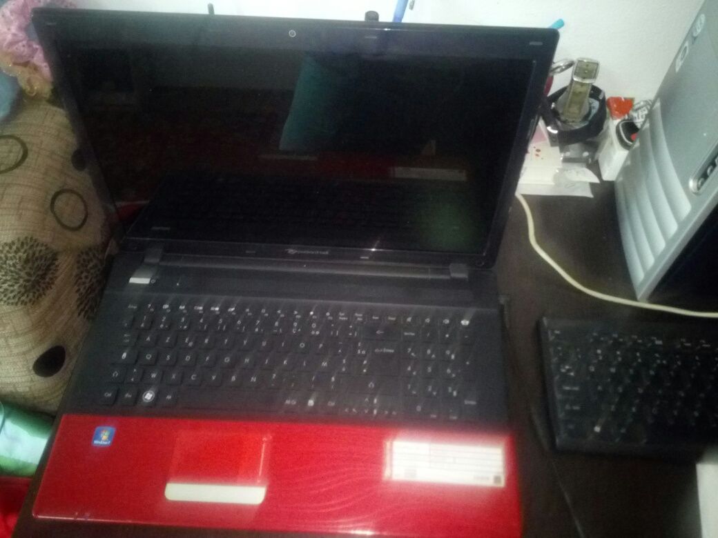 Vand  sau schimb laptop packard bell