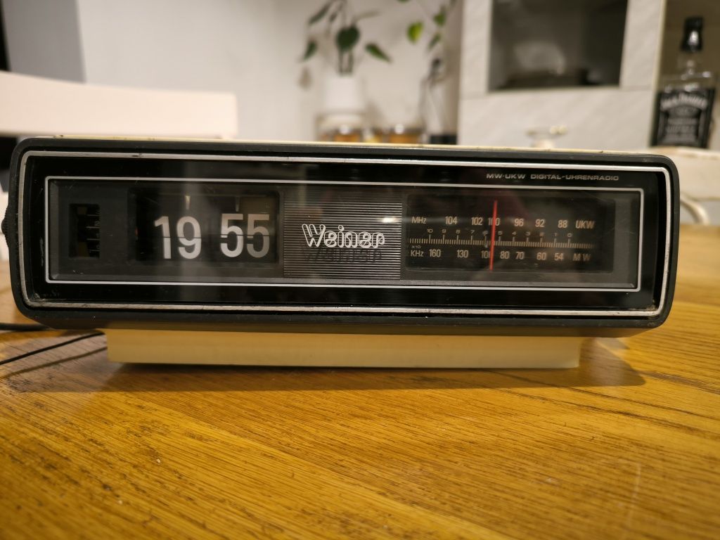 Weiner Radio vintage cu ceas flip și alarmă