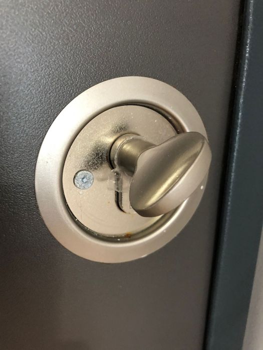 Lacatus usi Reparati Deblocari usi NON STOP,Montaje USi metalice YALE