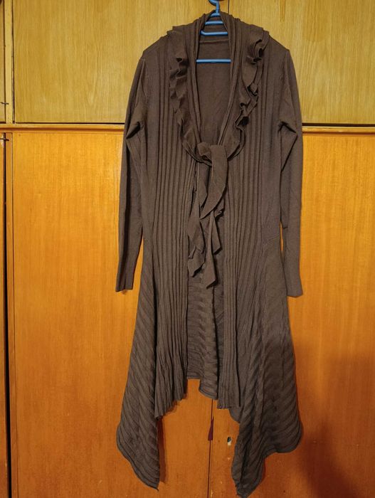 Раздвижена шоколадова жилетка- наметка