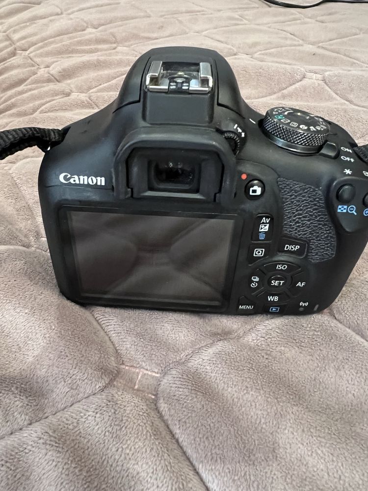 Продам фотоаппарат Canon2000D