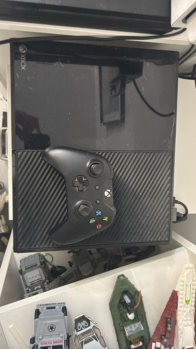 Xbox one 500 gb, 1 controler, volan cu pedale si schimbator