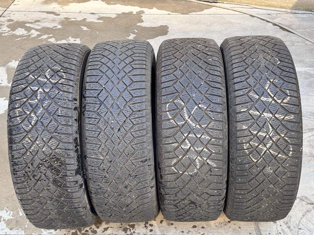 235/60/R18 Continental Vicing Contact7 4бр зимни dot3918