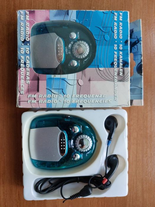 Mini radio portabil cu căști
