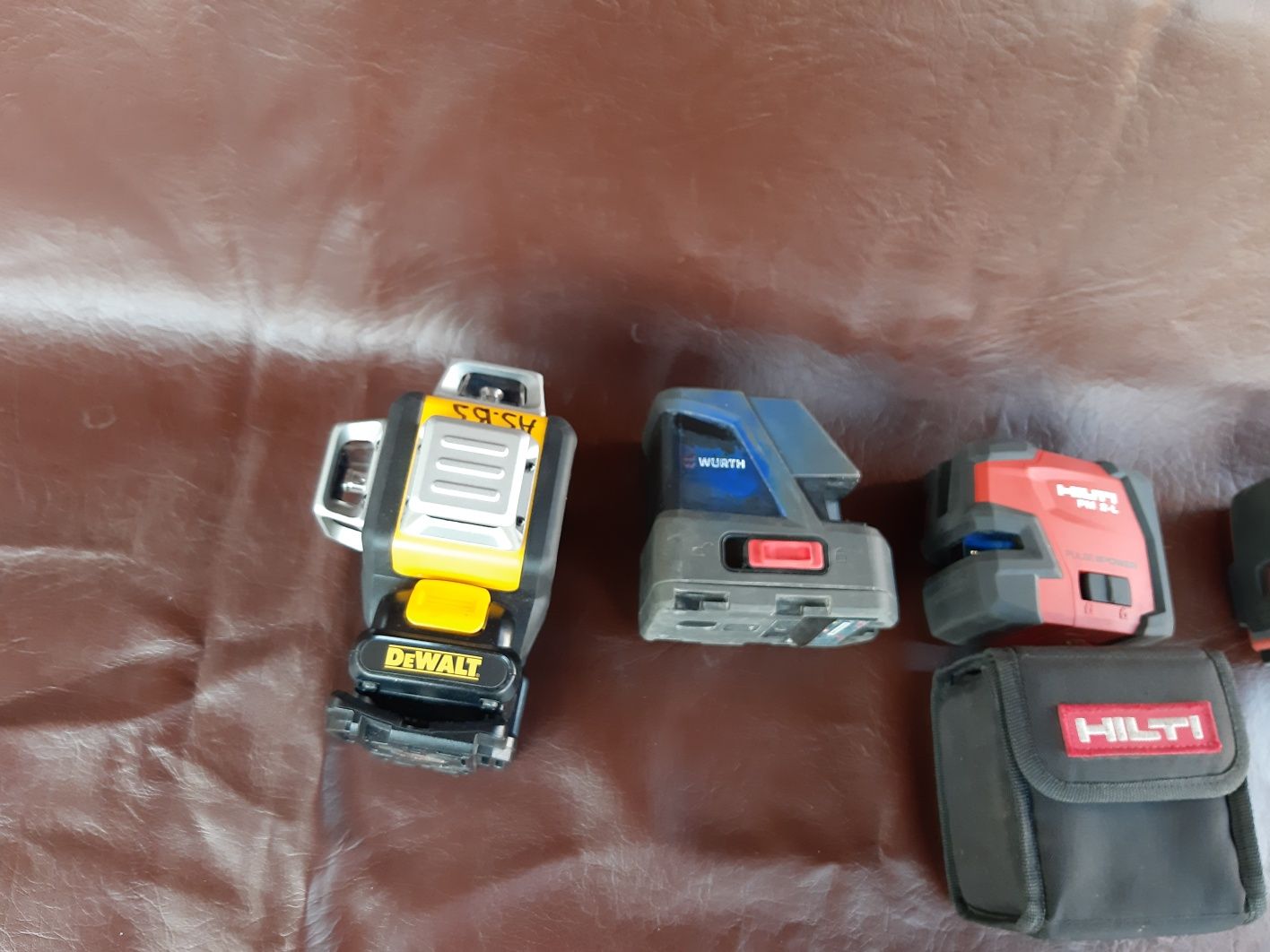 Hilti,Dewalt,Wurth nivela linii