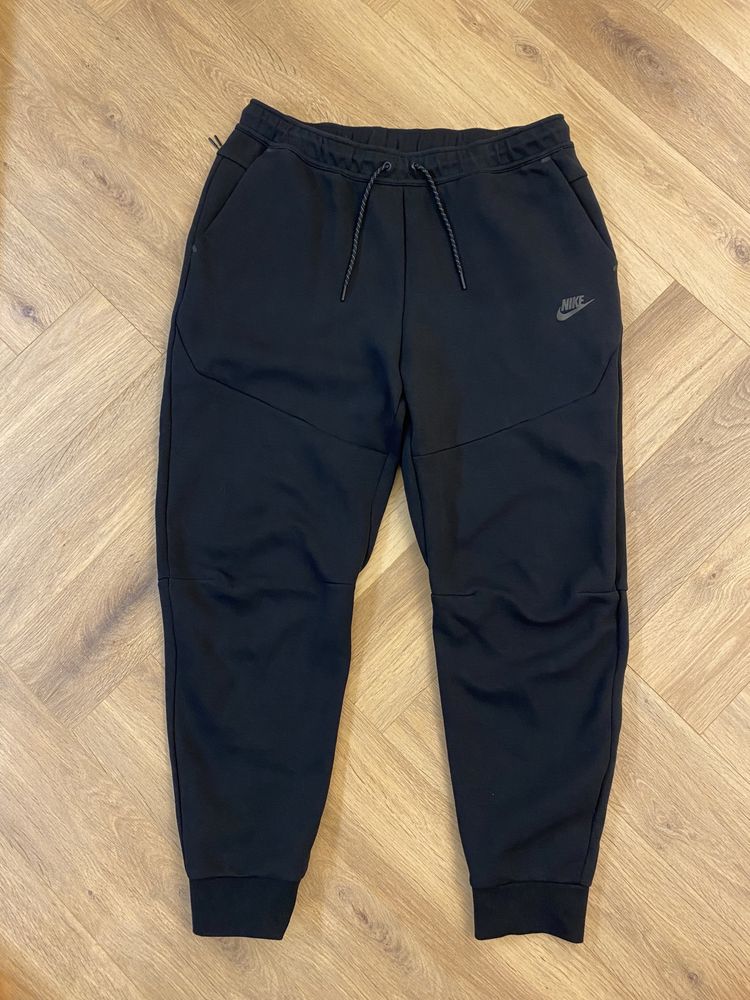 Nike Tech Fleece Black мъжко долнище XL 100% оригинал!