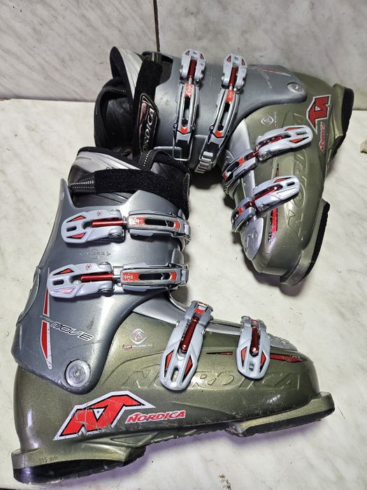 Clapari ski schi  Nordica  mondo   27-27,5 corespunde 42