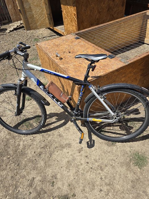 Vând bicicletele din poza