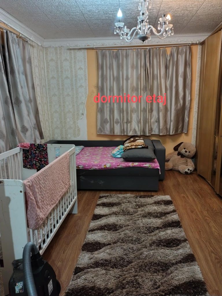 Schimb casa cu doua apartamente