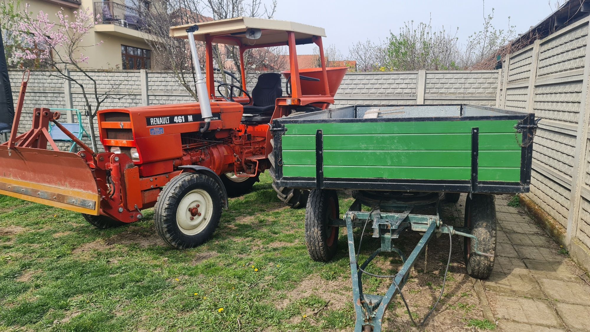 Vând Tractor Renault 421 M + distribuitor ingrasaminte,remorca și lamă