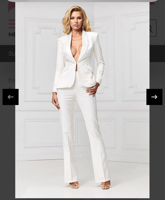 Costum dama alb  impecabil