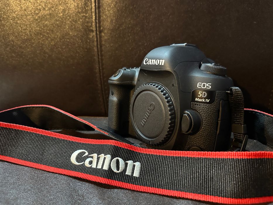 Vând CANON 5D MARK IV impecabil