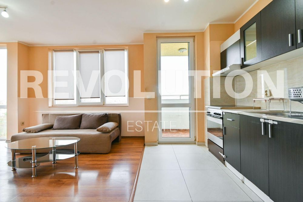 Тристаен апартамент в ж.к. Дружба 1 .