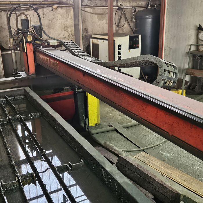 S C vinde mașină de debitat CNC