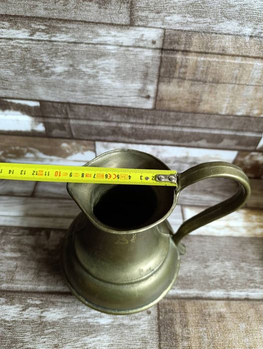 Плътна бронзова кана