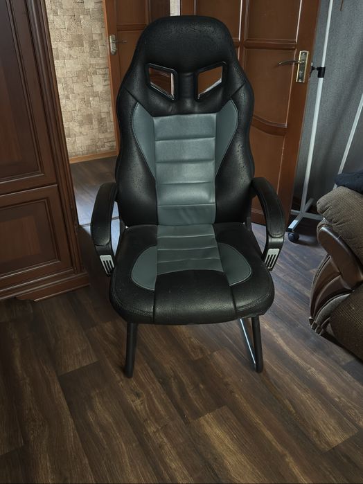 Продам игровое кресло
