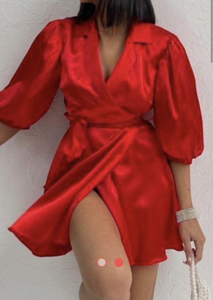 Сатенена червена рокля L
