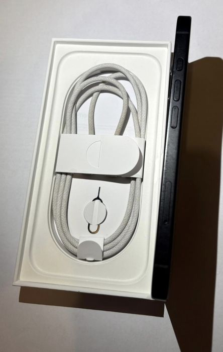Vand iPhone 16 128gb negru 100% sanatate baterie fara zgarieturi