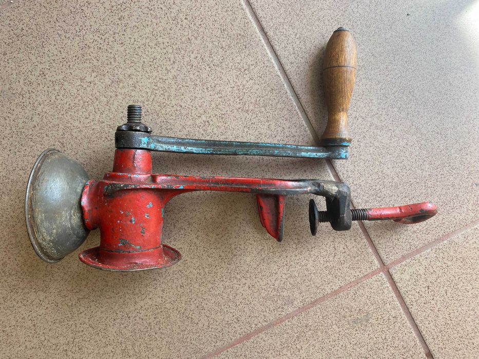 Masini VECHI de tocat (nuci, mac) si macinat cafea - 3 buc