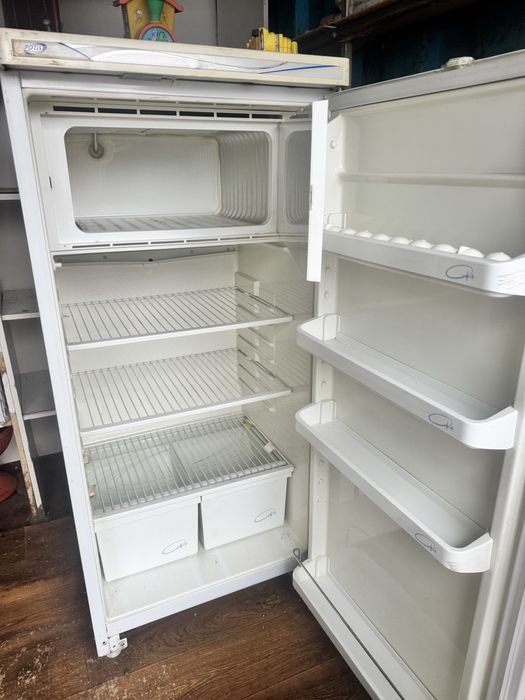 Холодильник 20000 тг.