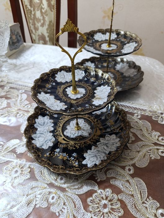 Chinni etajerka sotiladi.