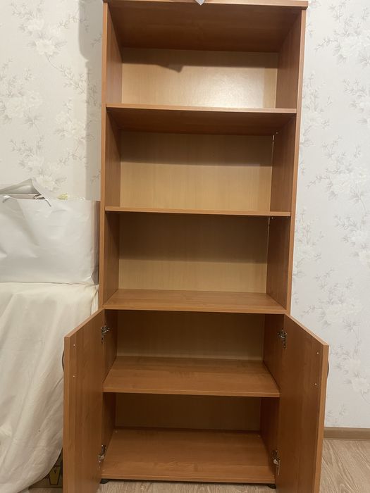 Шкаф книжный с полками
