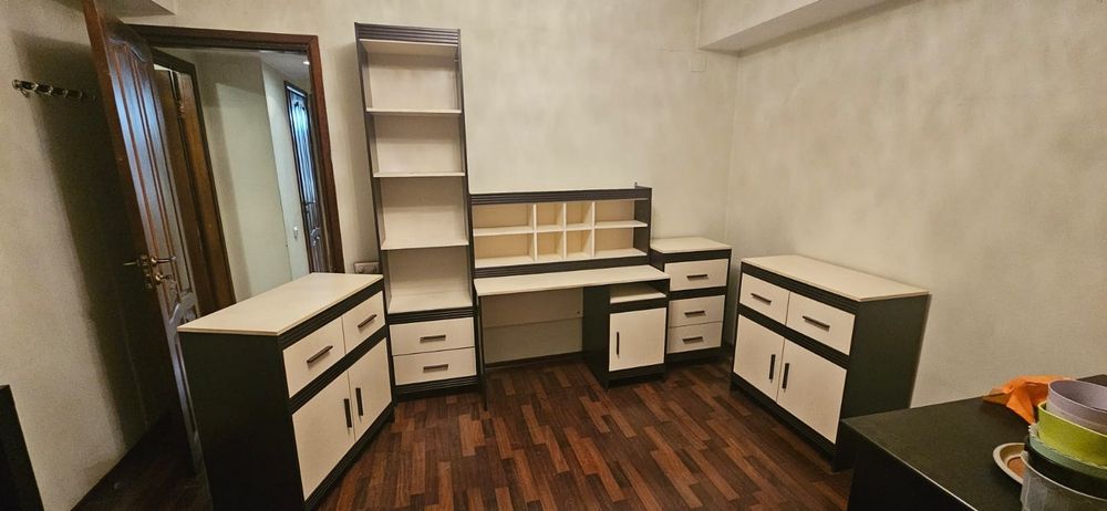 Рабочая зона + два комода