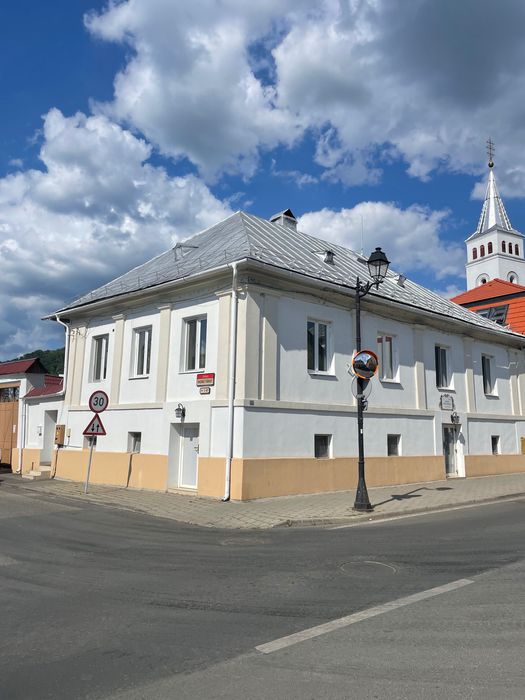 În Centrul Vechi,vând casă boierească,cu 2 spații comerciale!!!
