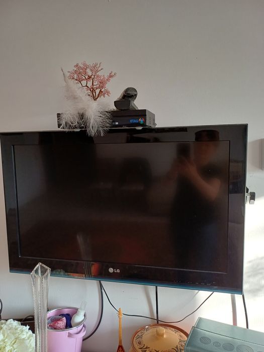 Продам телевизор LG диагональ 82