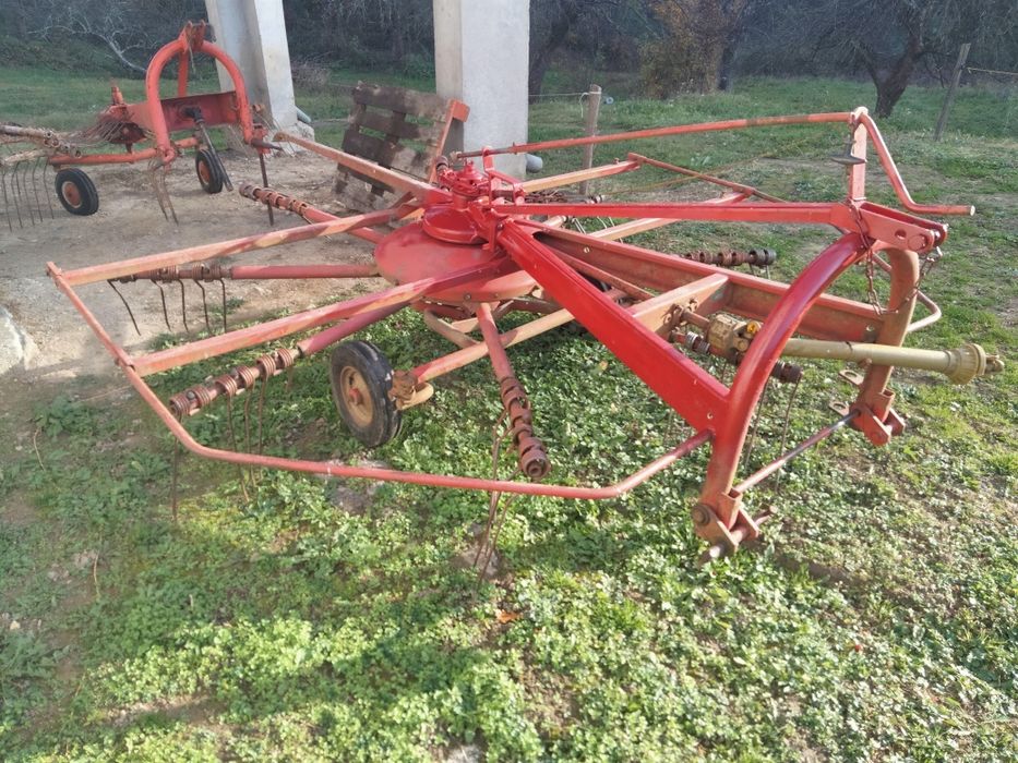 Greblă de adunat fânul