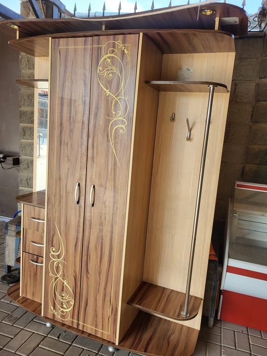 Продам прихожку шкаф многоцелевой назначения