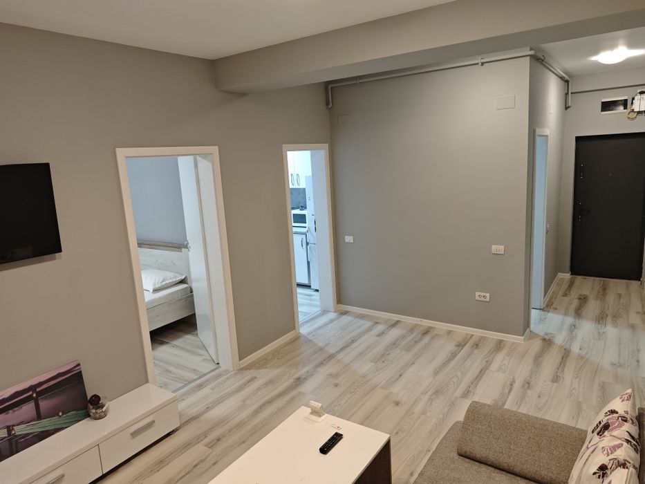 Închiriez apartament