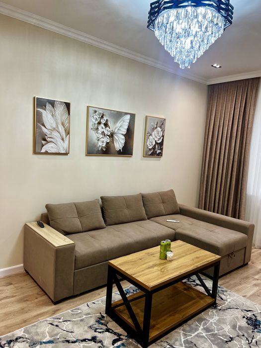 Продается своя В Центре города Айбек 3/3/4  74кв.