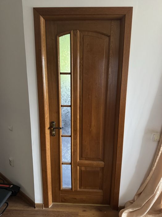 Usi din lemn masiv, stejar