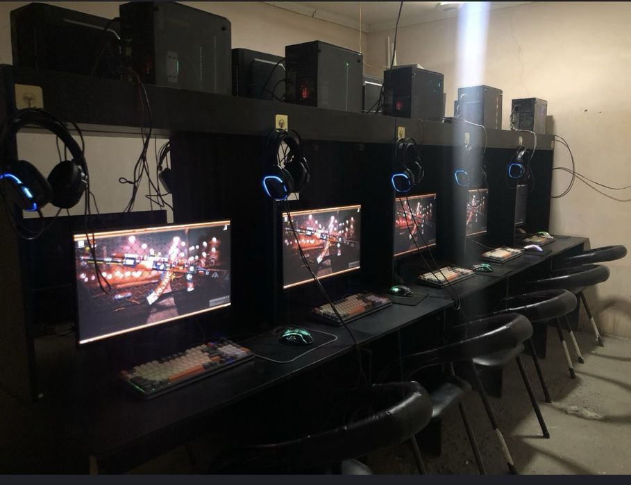 Kompyuter club sotiladi srochno