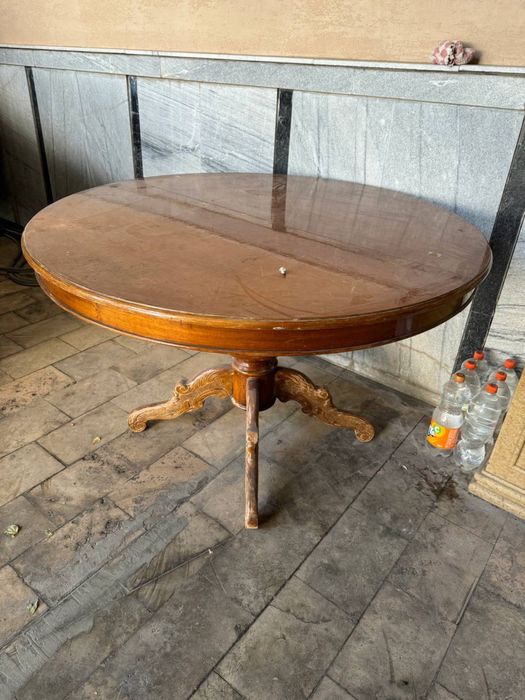 Импортная мебель из дерева для для любителей винтажного стиля.