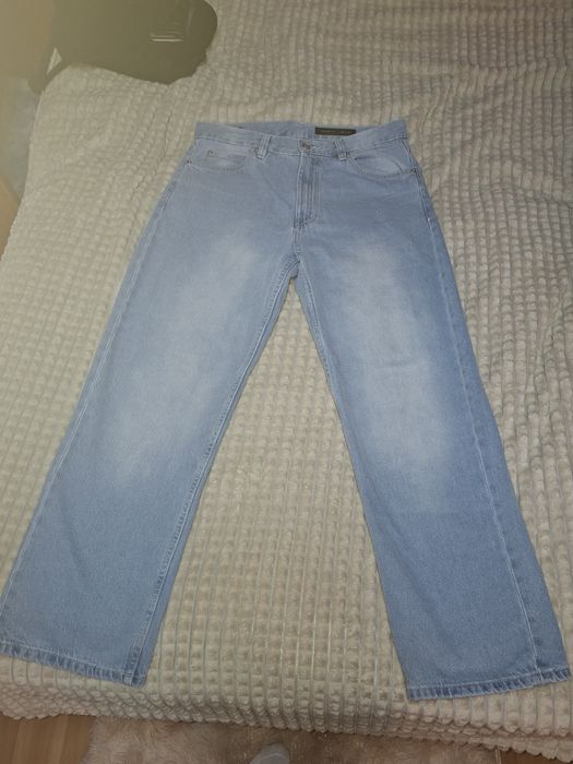 Vând blugi noi lefties, purtați 1 singură dată