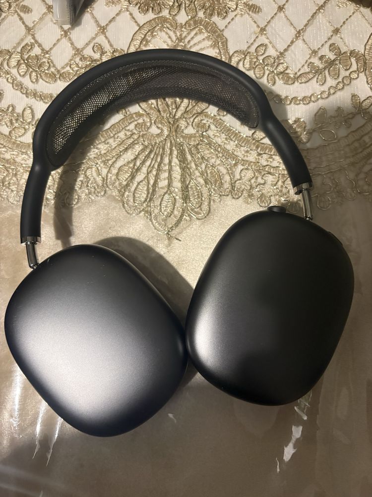 Продам AirPods Max