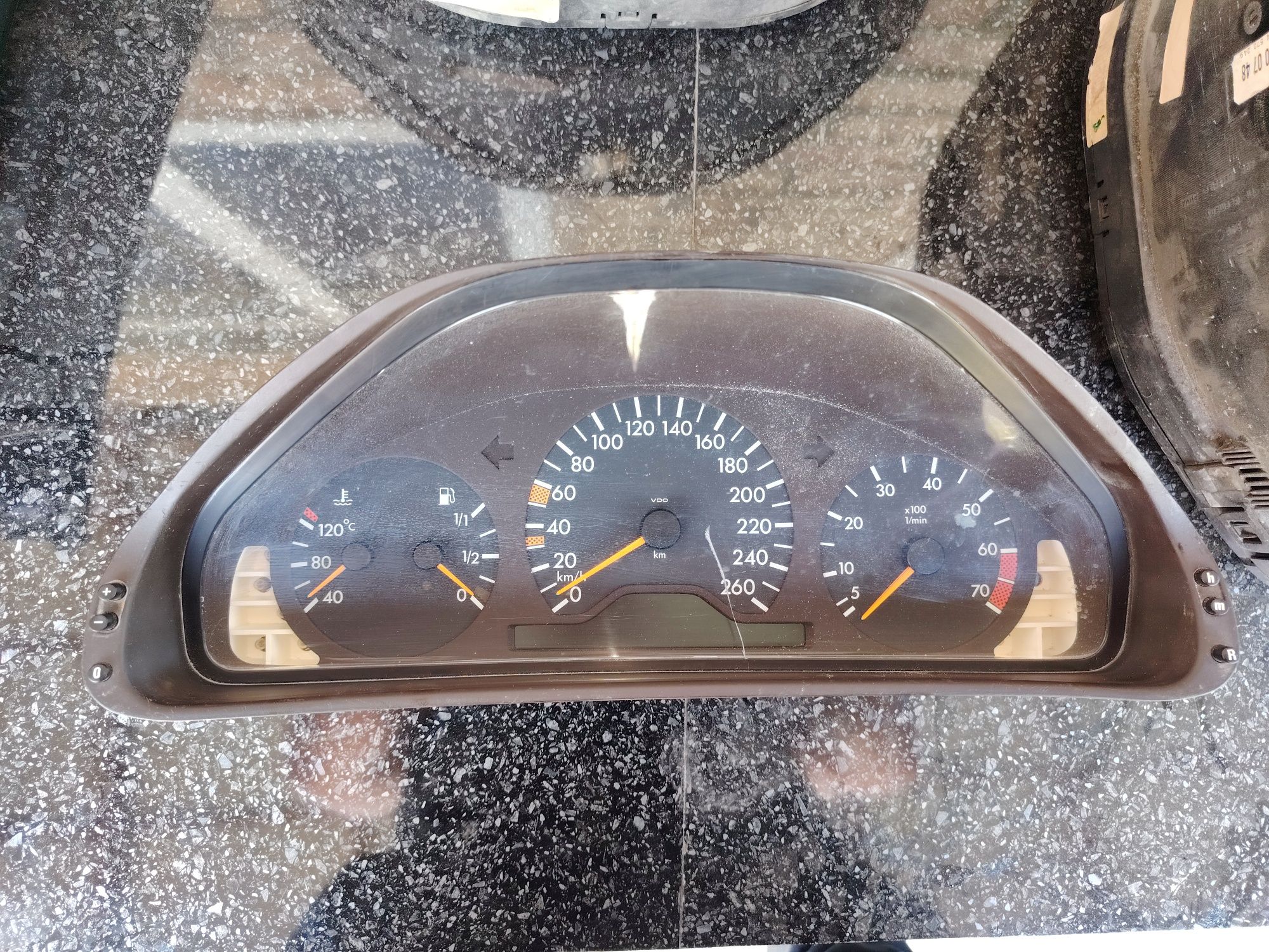 Табло мерседес бенз. Спидометр Mercedes Benz